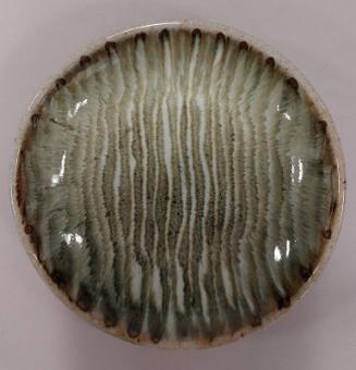 Shallow Circular Dish with Slip Trailed Pattern