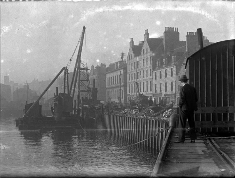 Construction Of Quayside at Victoria Dock