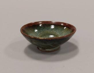 Stoneware Shallow Bowl with Trailed Ash Glaze