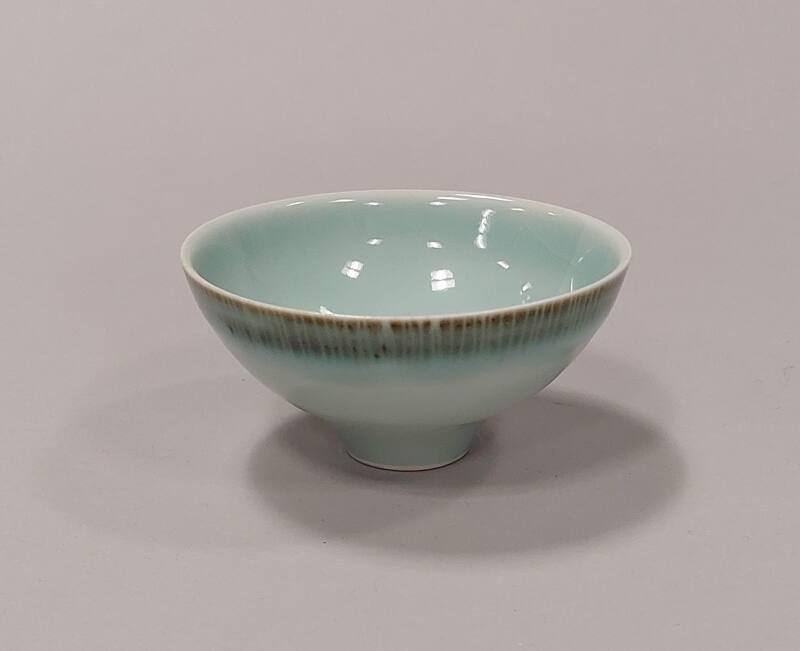 Porcelain Small Footed Bowl with Sgraffito