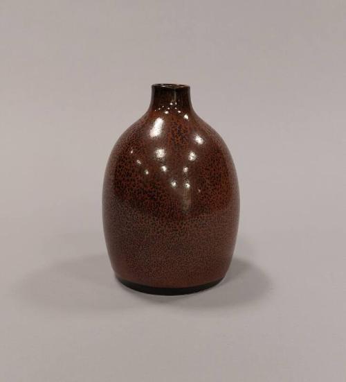 Rust-Red Iron Glaze Stoneware Vase with Short Neck