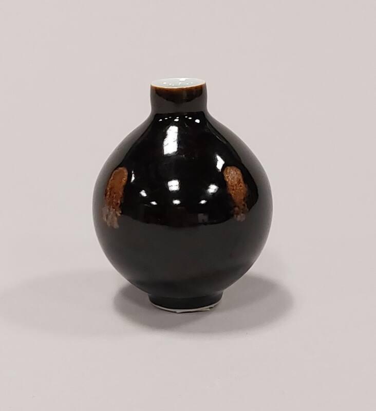 Porcelain Small Globular Vase with Tenmoku