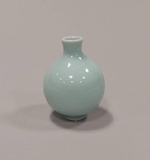 Porcelain Small Globe Vase