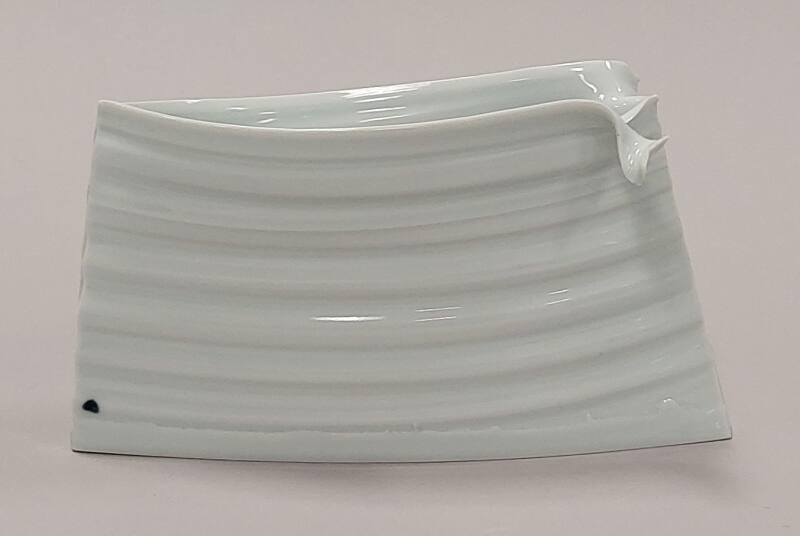 Porcelain Ribbed Pocket with Side Tear