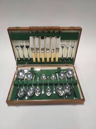 Cutlery Set in Wooden Box