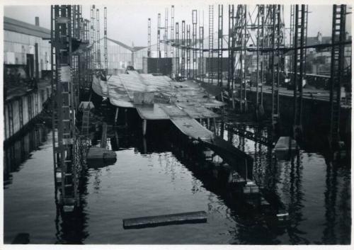 black and white photograph of baltic timber carrier Binna under construction