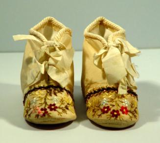 Cream Silk Embroidered Bootees